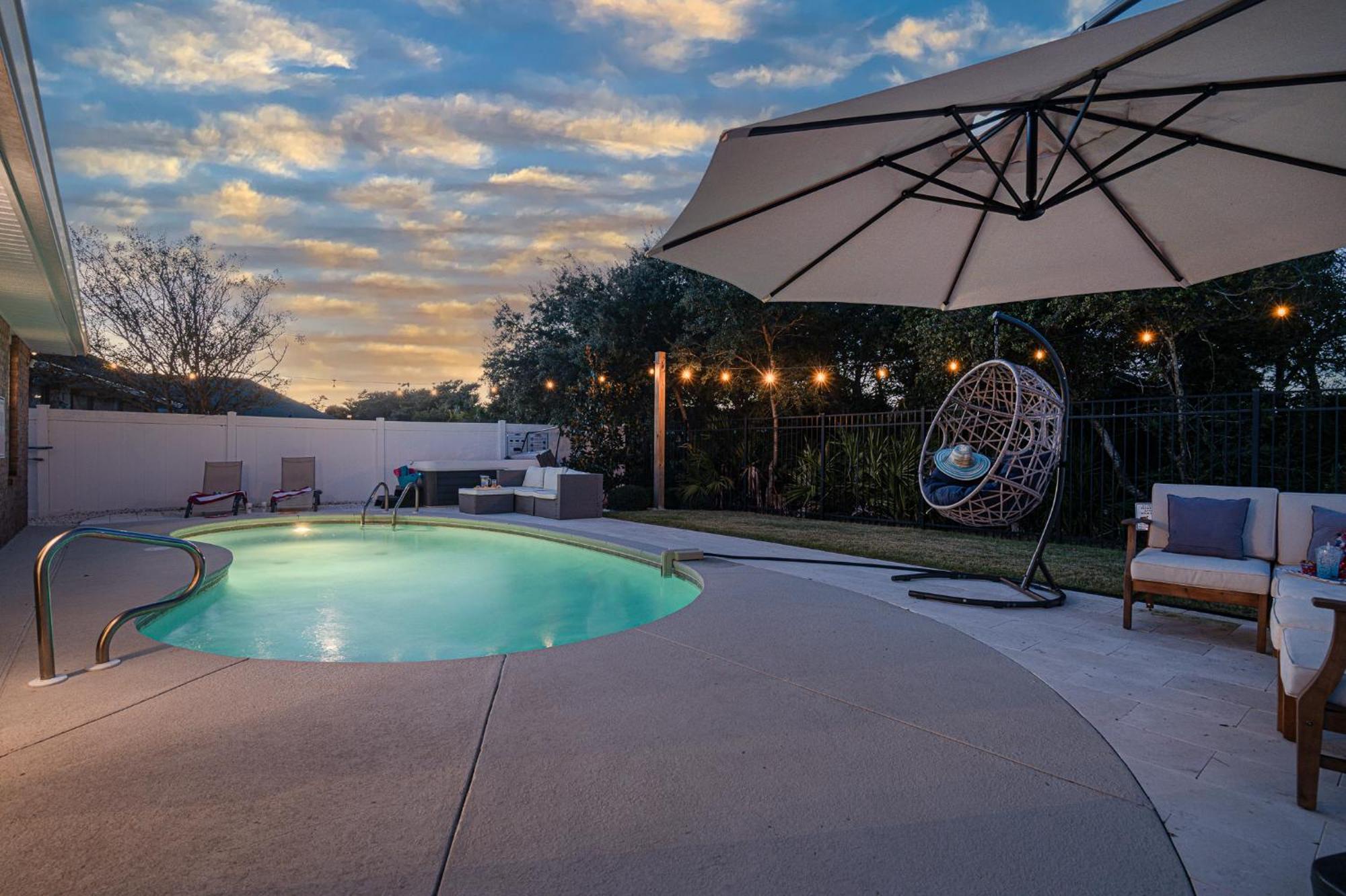 Heated Pool And Golf Cart, Walk To Beach! Best Deal! Destin Buitenkant foto