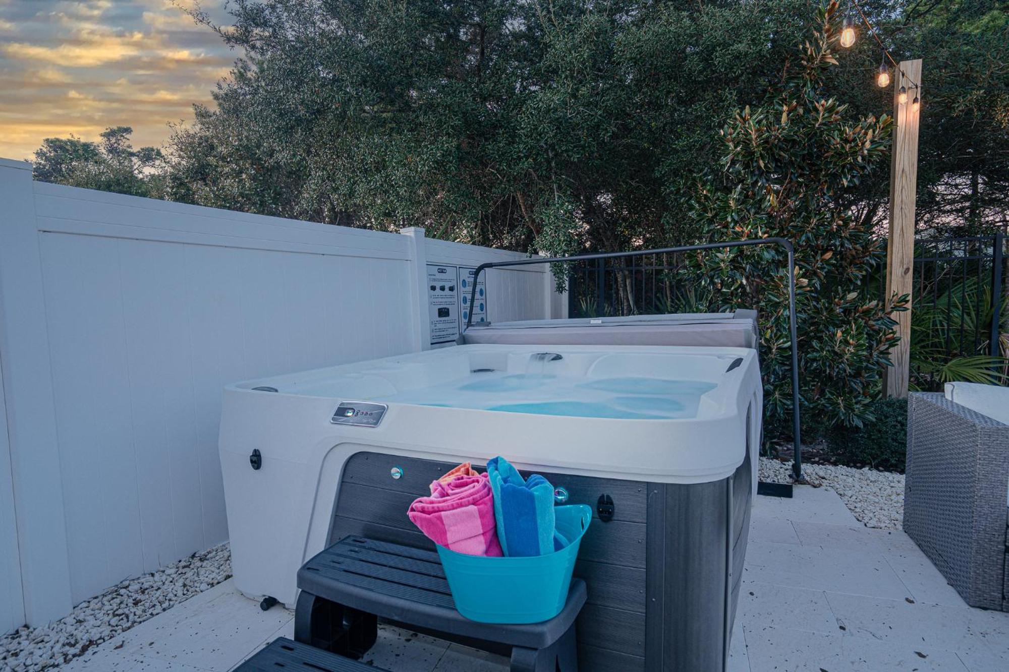 Heated Pool And Golf Cart, Walk To Beach! Best Deal! Destin Buitenkant foto